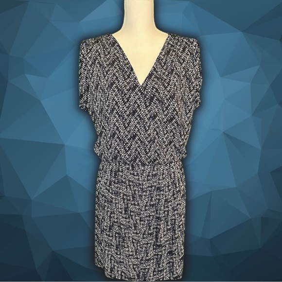 Banana Republic Navy & White Geometric Crossover Pleated Mini Dress Size Medium - Picture 4 of 11